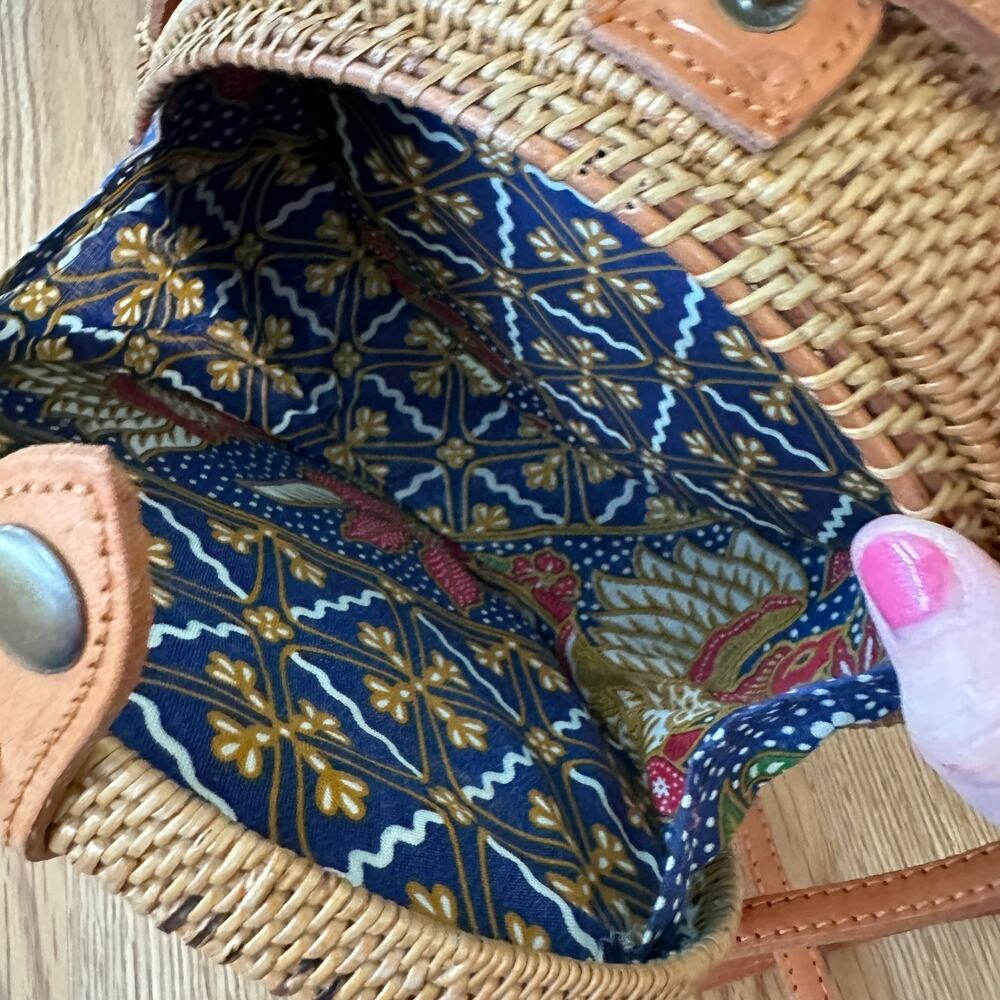 Boho Handwoven Round Rattan Crossbody Purse Flower Weaving Bali Bag Leather - Picture 7 of 12